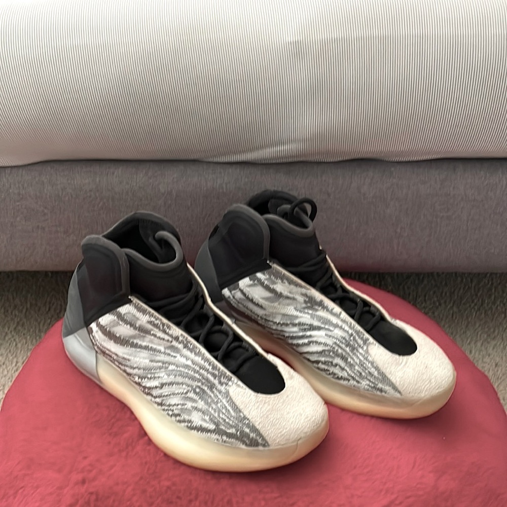 Stylish Black and Gray Men's Sneakers